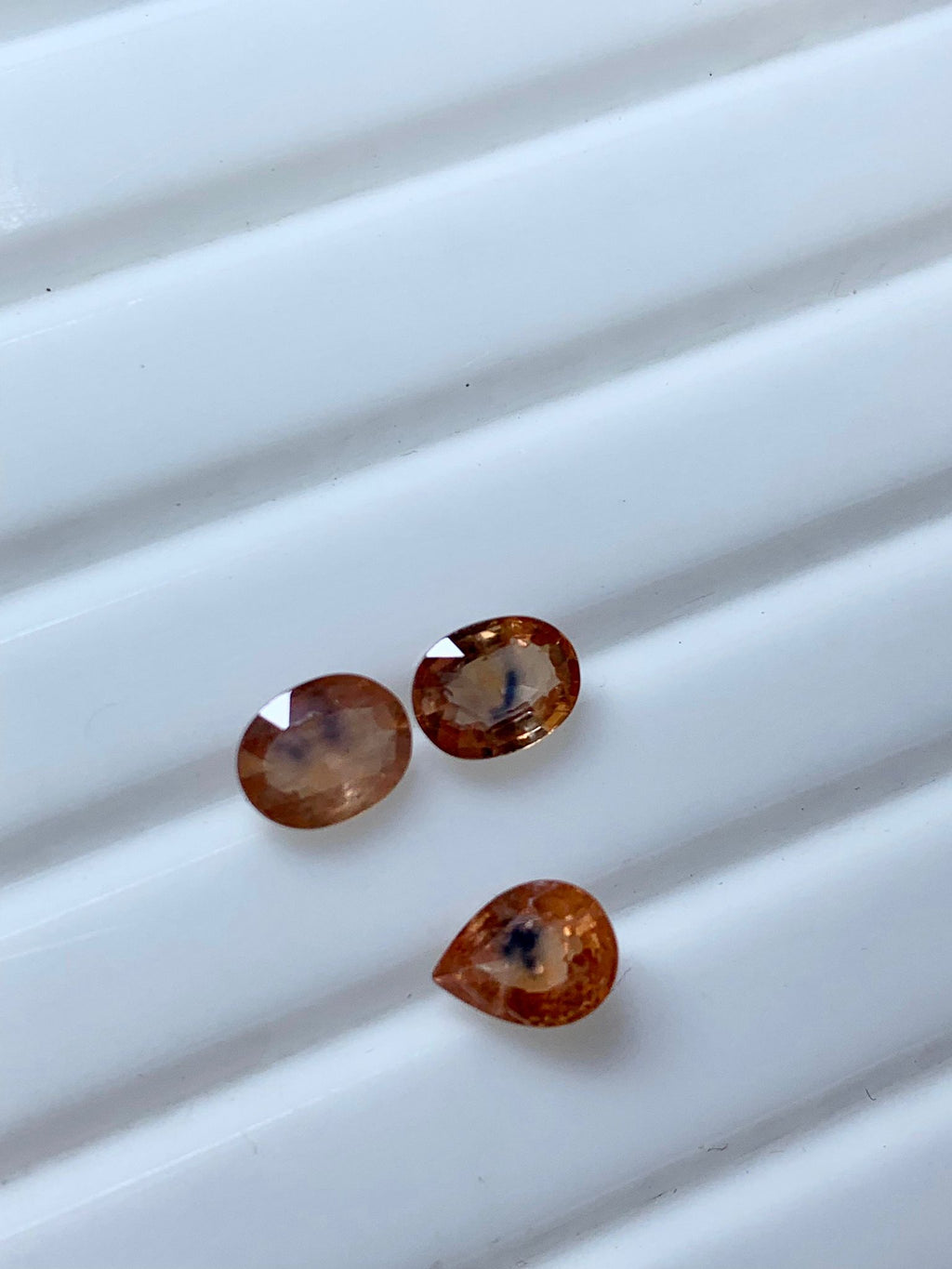 Loose cut stones lot