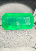 Loose emerald faceted stones