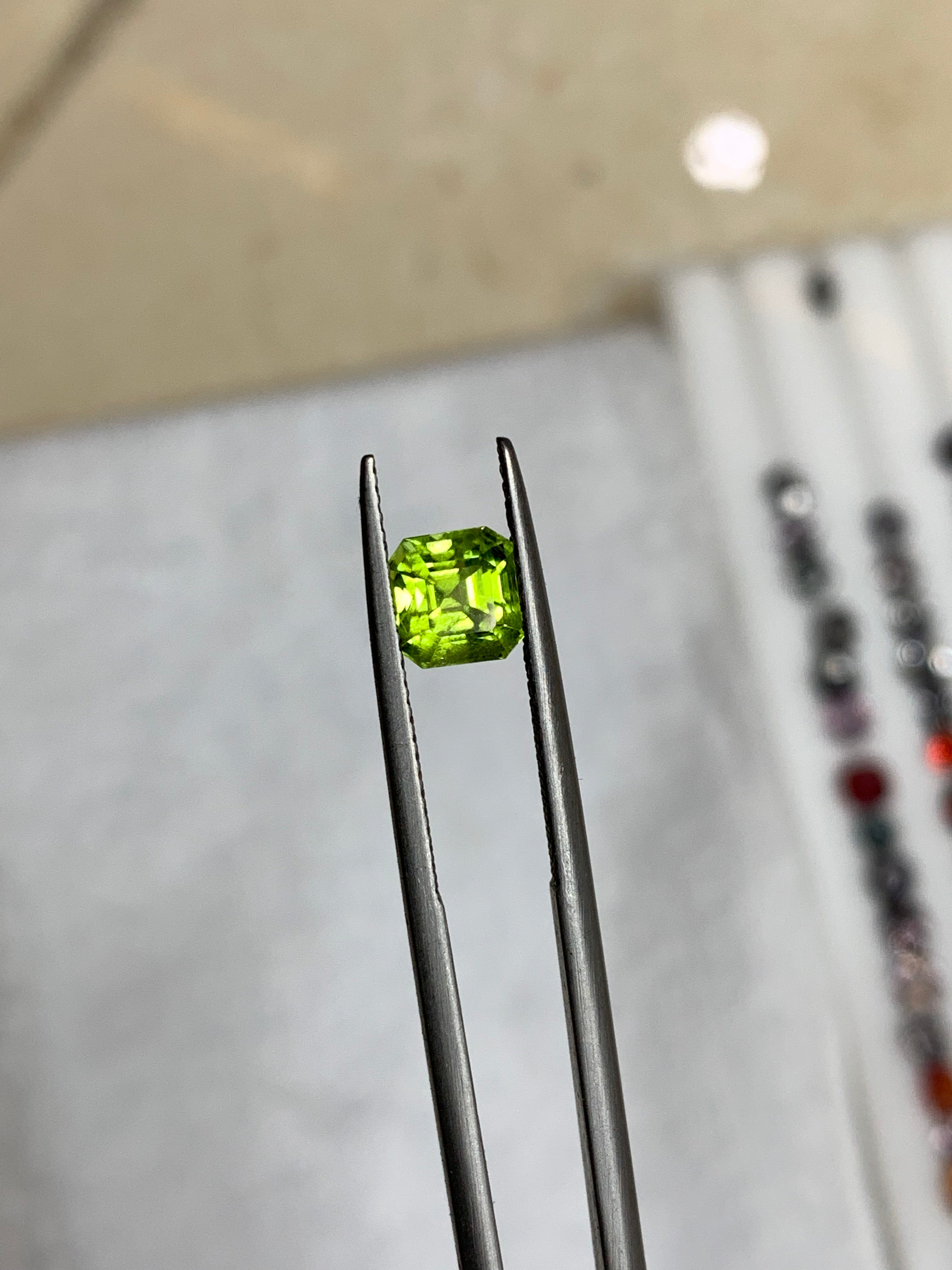 Faceted peridot loose