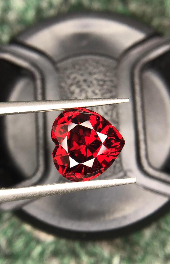 Vivid rhodolite loose gems