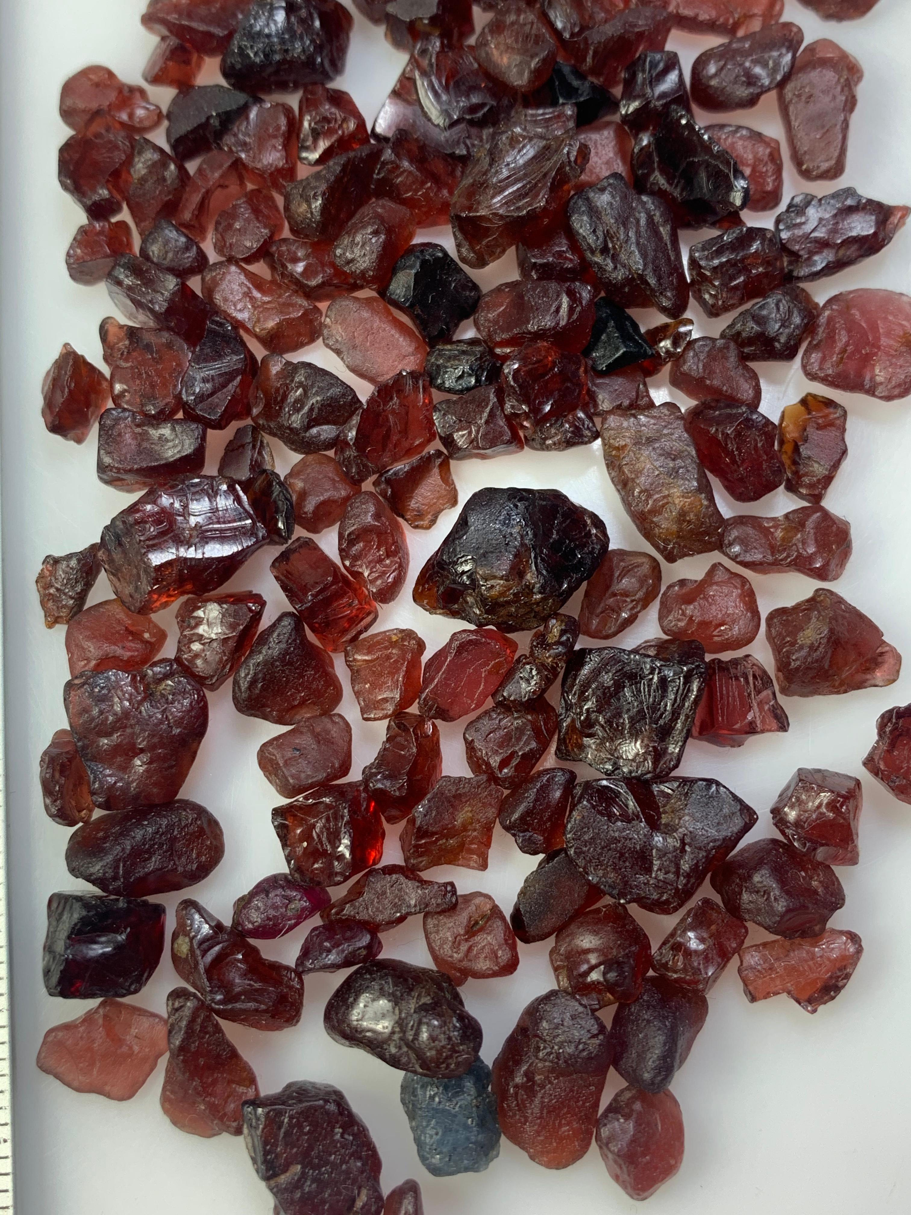 eye clean garnet rough