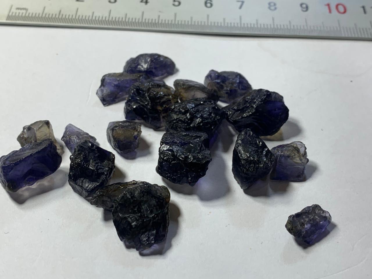 eye clean iolite rough