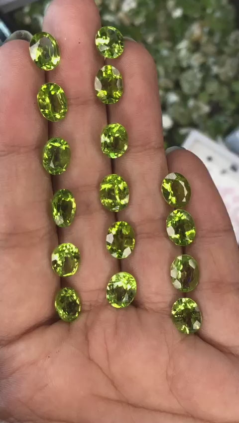 31 Carats Oval Shape Green Peridot Loose Stones